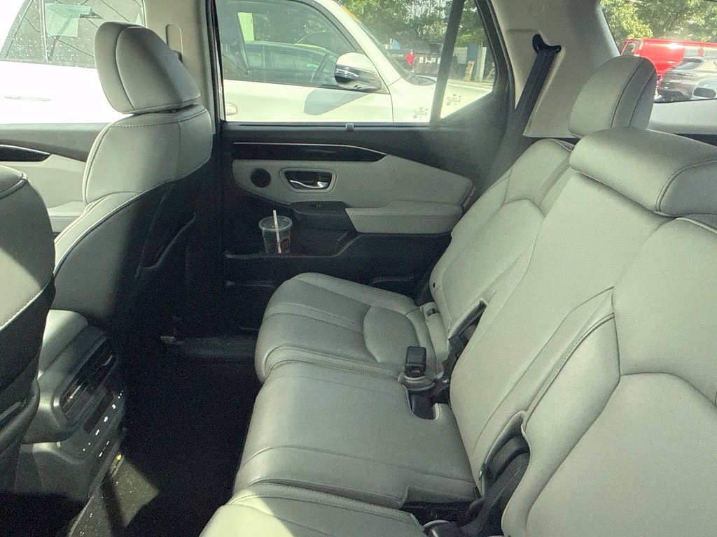 Used 2025 Honda Pilot EX-L image 11