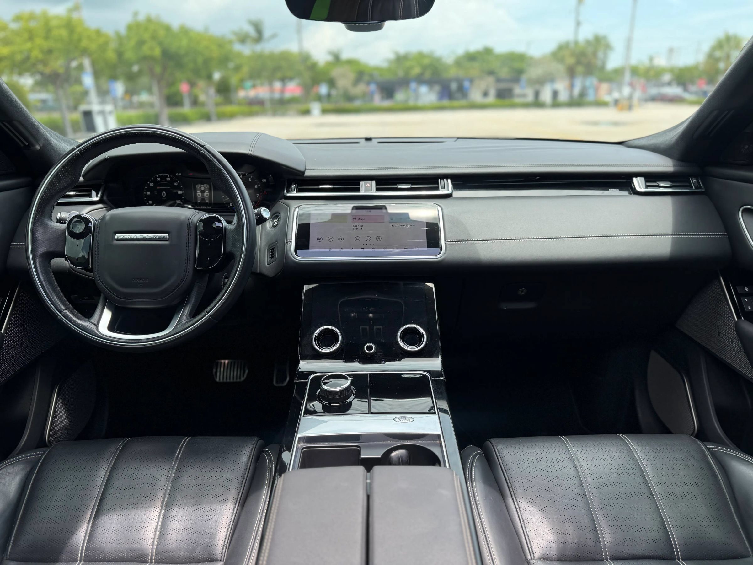 Used 2018 Land Rover Range Rover Velar R-Dynamic HSE AWD/4WD image 15