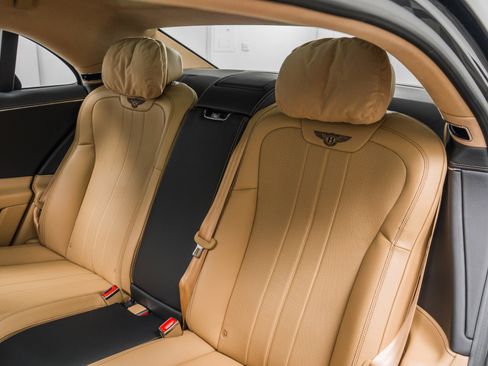 Used 2023 Bentley Flying Spur Plug-In Hybrid image 16