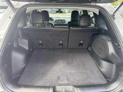 Used 2019 Jeep Cherokee Limited AWD/4WD image 15