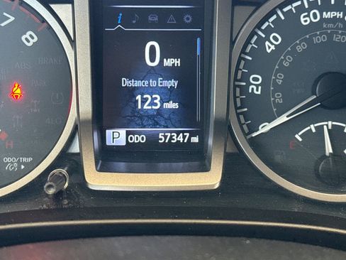 Used 2019 Toyota Tacoma SR5 RWD image 9