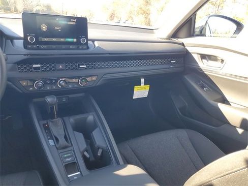 Certified 2025 Honda Accord SE image 9