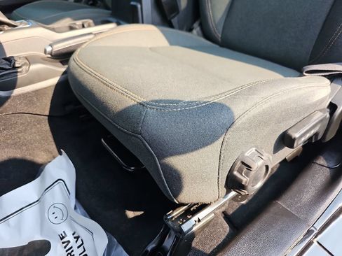 Used 2024 Jeep Wrangler Unlimited w/ Convenience Group AWD/4WD image 27