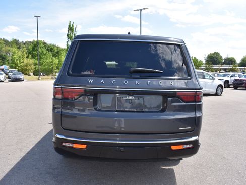 Used 2024 Jeep Wagoneer L Series II w/ Premium Group I image 8