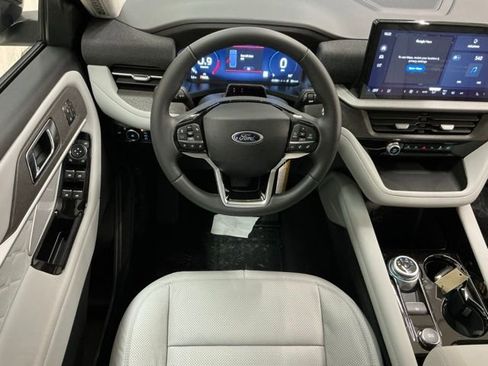 New 2026 Ford Explorer Platinum image 13