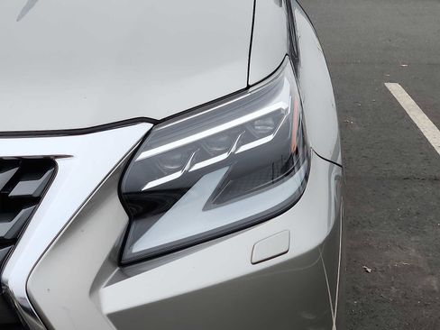 Used 2020 Lexus GX 460 Premium image 9