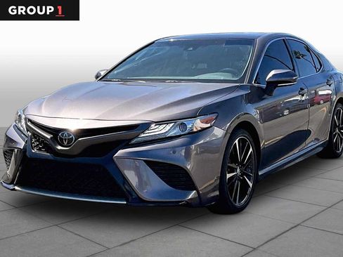 Used 2018 Toyota Camry XSE FWD image 1