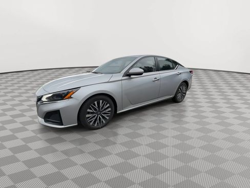 Used 2023 Nissan Altima 2.5 SV FWD image 4