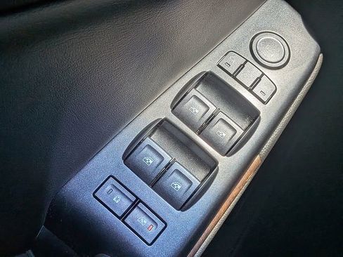 Used 2017 Chevrolet Suburban LT RWD image 24