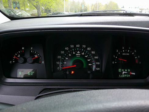 Used 2010 Dodge Journey SXT w/ Flexible Seating Group image 11