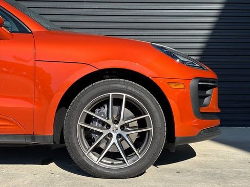 Certified 2025 Porsche Macan image 11