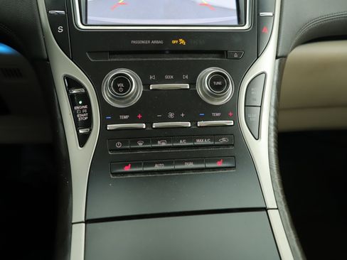 Used 2019 Lincoln Nautilus Select w/ Cargo Utility Package FWD image 18