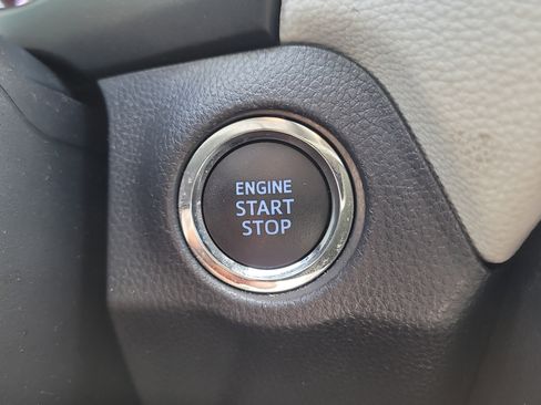 Used 2020 Toyota RAV4 XLE image 28