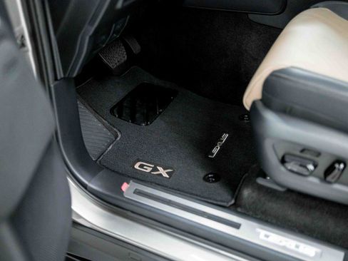 Used 2025 Lexus GX 550 AWD/4WD image 38