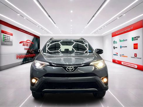Used 2017 Toyota RAV4 SE image 3