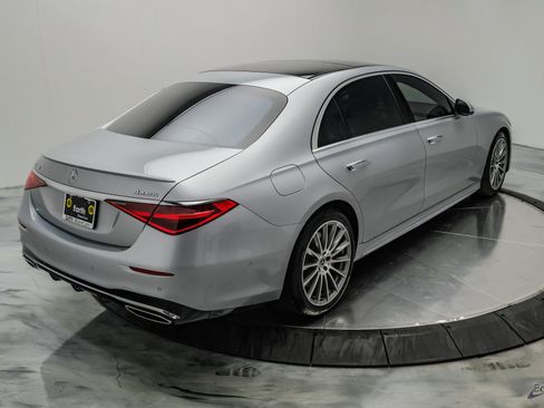 Used 2022 Mercedes-Benz S 580 4MATIC Sedan w/ AMG Line Package image 22