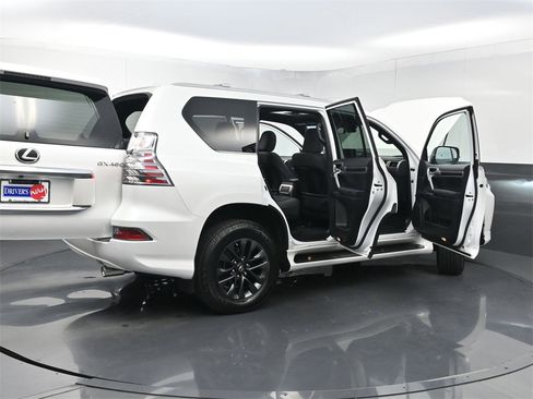 Used 2023 Lexus GX 460 Premium w/ Premium Plus Package image 42