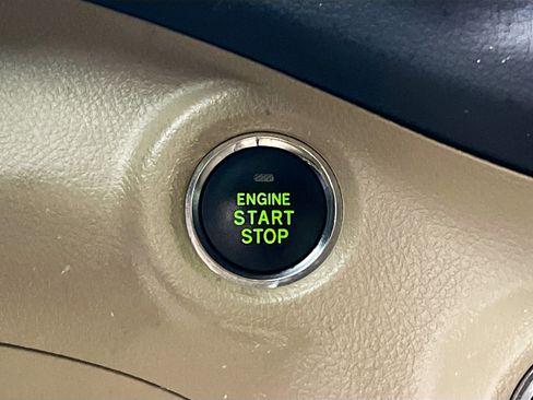 Used 2013 Toyota Highlander Limited image 24