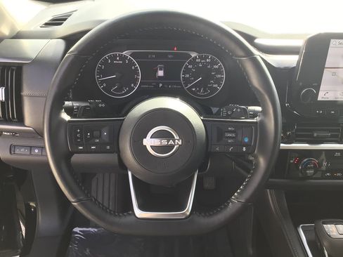 Used 2025 Nissan Pathfinder SL image 11