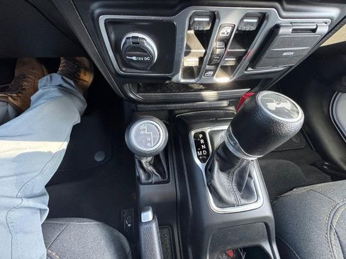 Used 2024 Jeep Wrangler Unlimited Sahara image 17