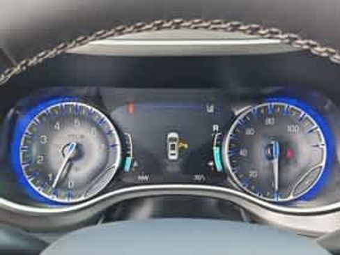 Used 2024 Chrysler Pacifica Touring-L FWD image 37