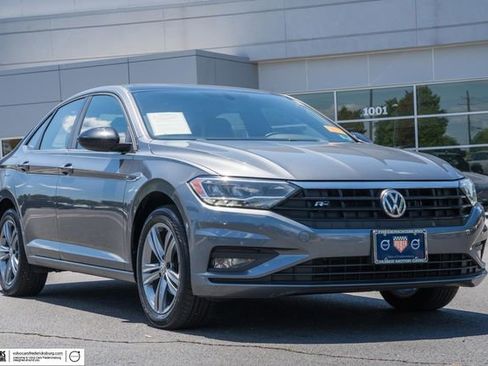 Used 2019 Volkswagen Jetta R-Line w/ R-Line Cold Weather Package FWD image 1