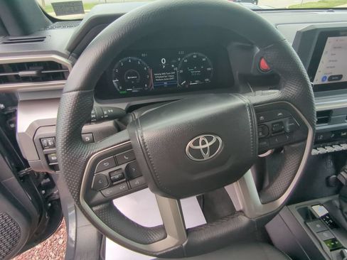 Used 2024 Toyota Tacoma TRD Sport AWD/4WD image 15