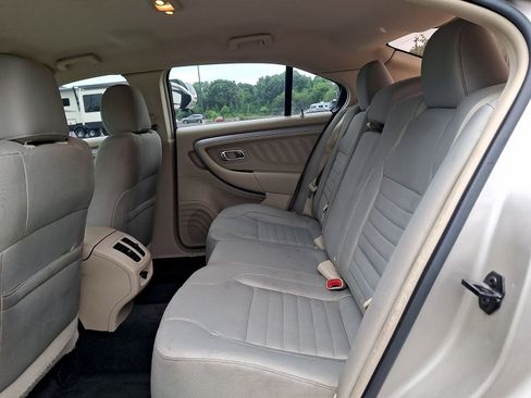 Used 2017 Ford Taurus SE FWD image 19
