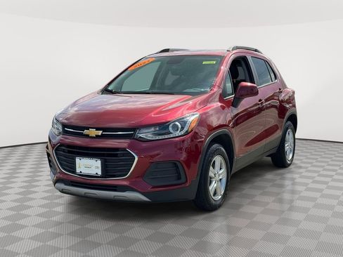 Used 2021 Chevrolet Trax LT w/ Driver Confidence Package AWD/4WD image 3