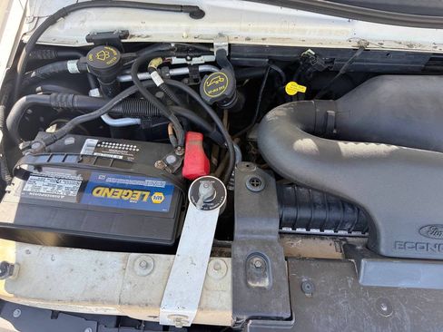 Used 2005 Ford E-350 and Econoline 350 Super Duty RWD image 10