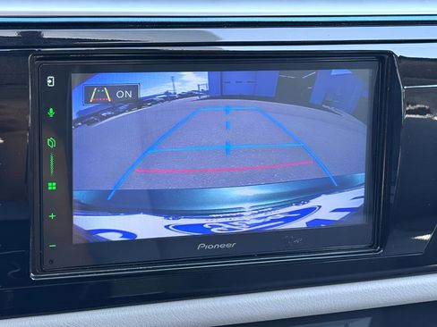 Used 2015 Toyota Corolla LE image 14