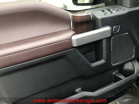 Used 2017 Ford F250 Platinum w/ FX4 Off-Road Package image 9