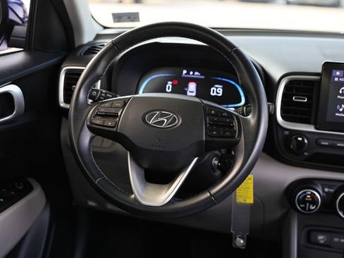 Used 2023 Hyundai Venue SEL FWD image 28
