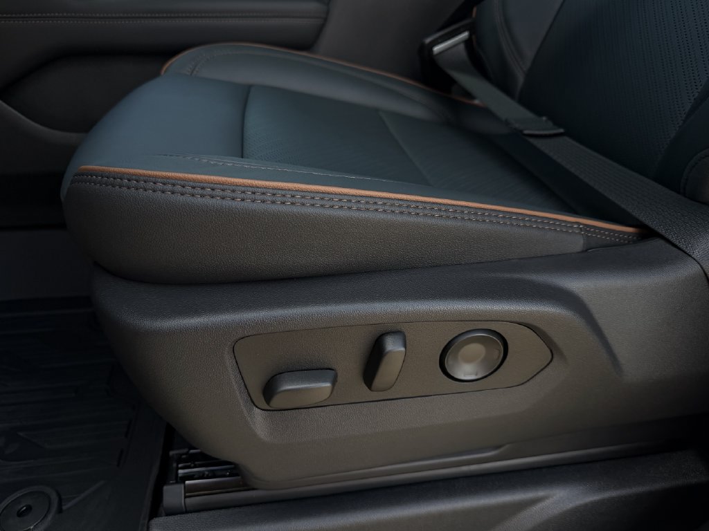 New 2027 GMC Yukon AT4 w/ AT4 Premium Package AWD/4WD image 24