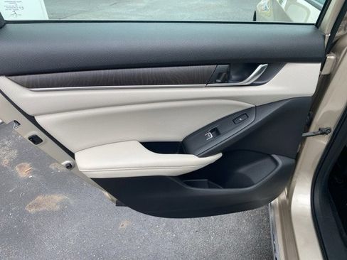 Used 2018 Honda Accord Touring image 60