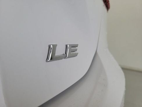 Used 2025 Toyota Camry LE w/ Convenience Package FWD image 9
