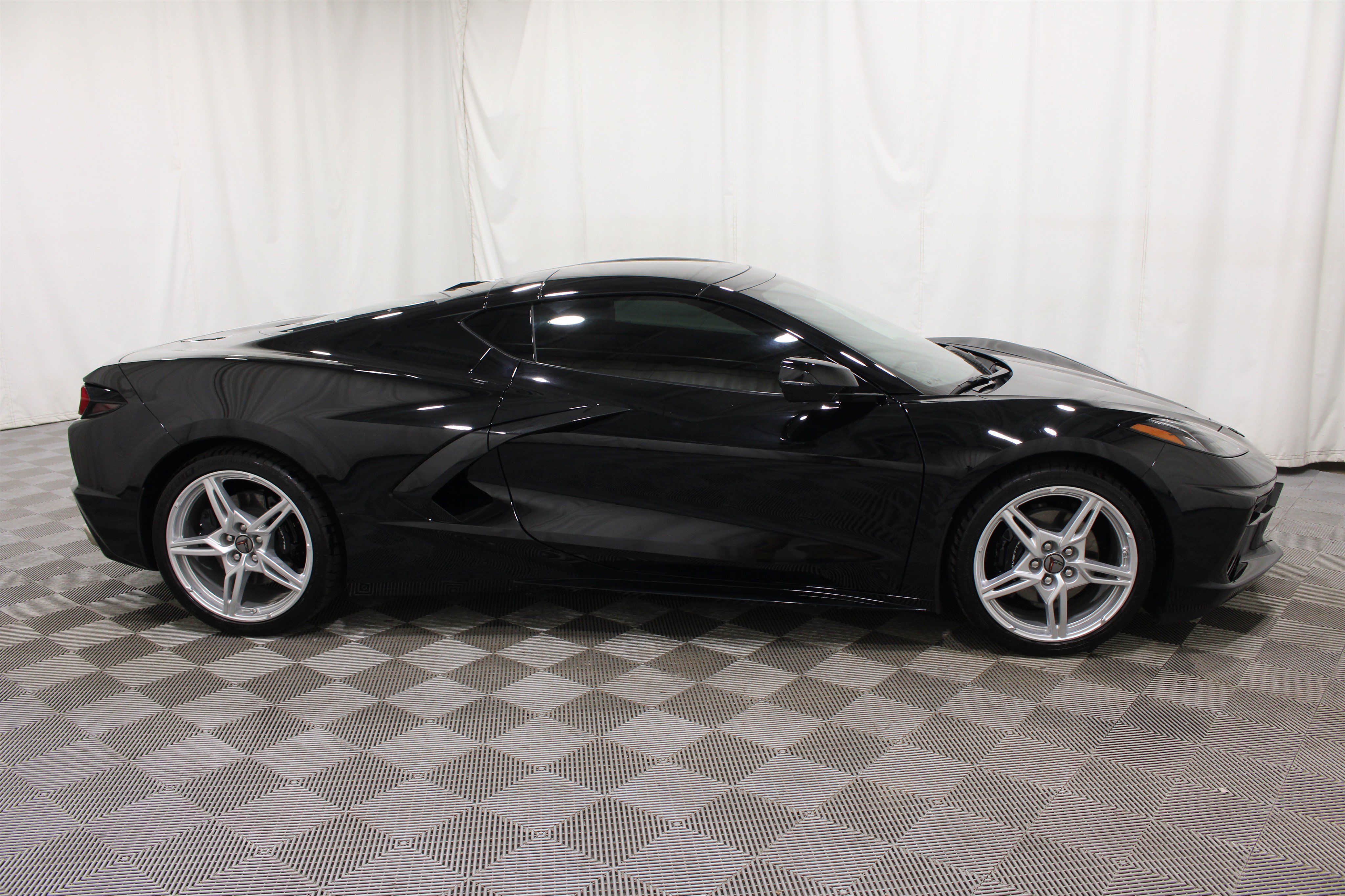 Used 2025 Chevrolet Corvette Stingray Coupe w/ 1LT RWD image 28