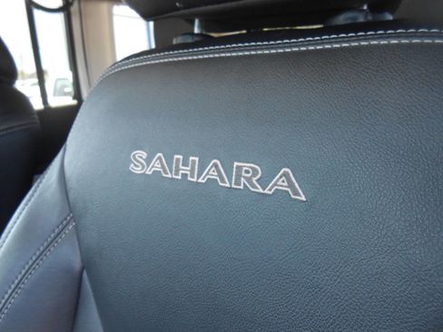 Used 2016 Jeep Wrangler Unlimited Sahara w/ Connectivity Group image 17