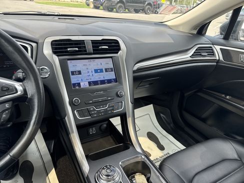 Used 2020 Ford Fusion SEL FWD image 22