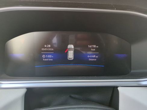 Used 2025 Volkswagen Taos SE w/ Panoramic Sunroof Package FWD image 7