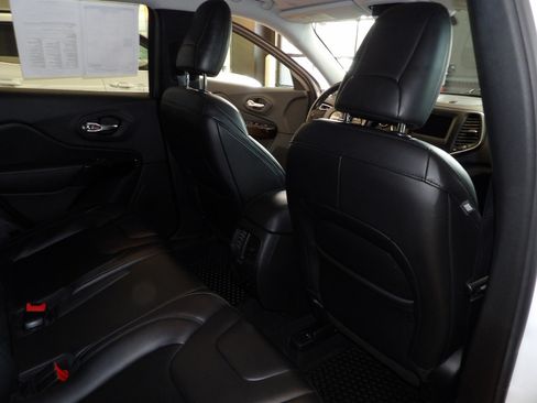 Used 2020 Jeep Cherokee Latitude Plus image 16