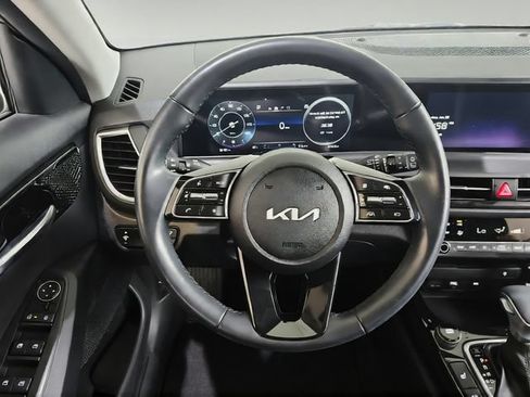 Certified 2025 Kia Seltos EX AWD/4WD image 9
