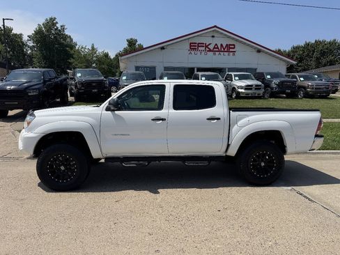 Used 2014 Toyota Tacoma 4x4 Double Cab w/ SR5 Package image 2