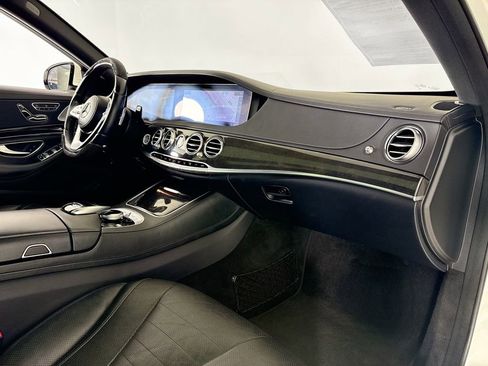 Used 2020 Mercedes-Benz S 560 Sedan image 13