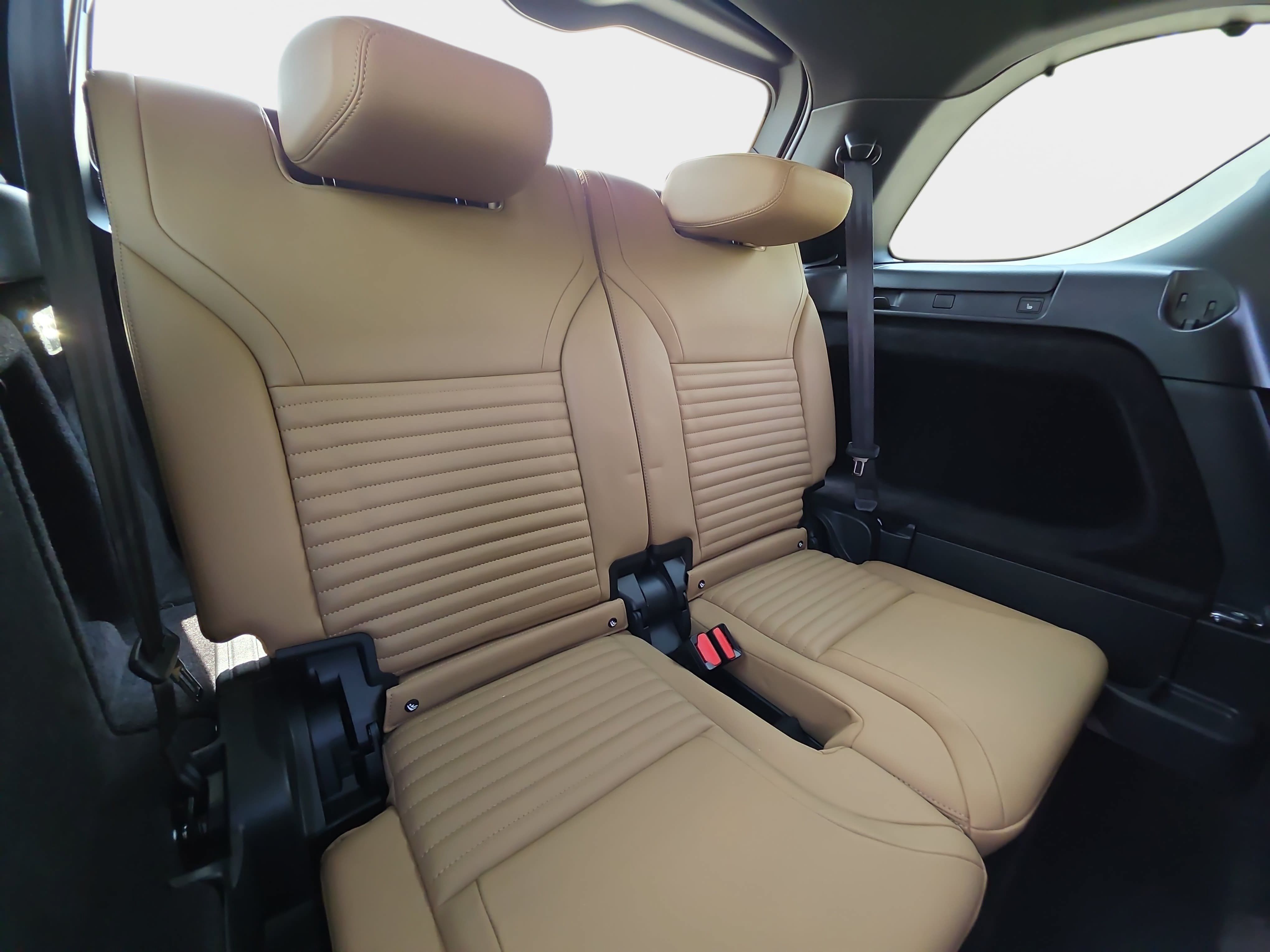 Certified 2025 Land Rover Discovery Dynamic SE AWD/4WD image 12