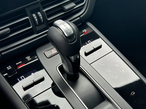 Certified 2023 Porsche Macan Turbo image 22