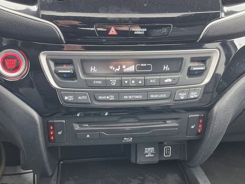 Used 2021 Honda Pilot Touring image 17