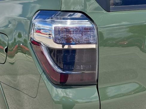 Used 2022 Toyota 4Runner Limited AWD/4WD image 35