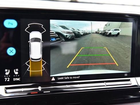 Used 2025 Volkswagen Atlas Cross Sport SE image 13