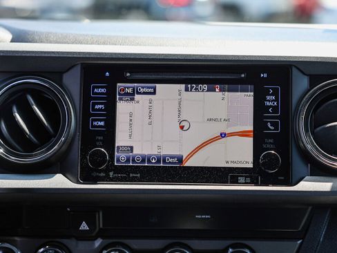 Used 2019 Toyota Tacoma TRD Off-Road AWD/4WD image 4